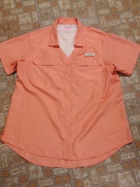 Women's Button-Front Short Sleeve Shirt in Coral Peach